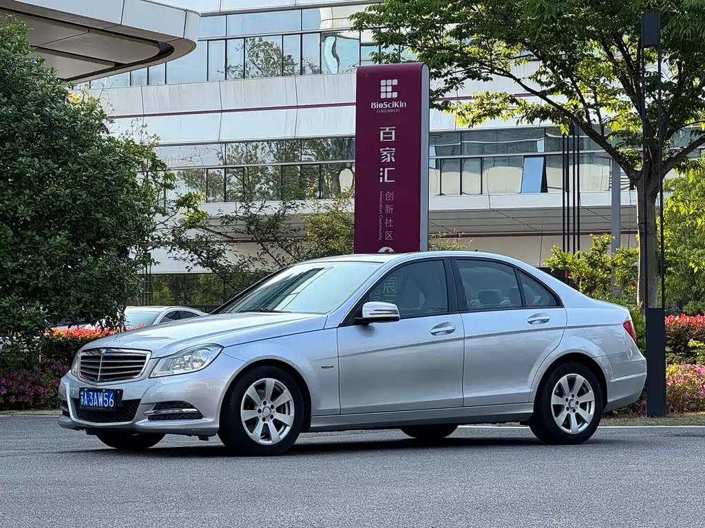 Mercedes-Benz C-Class 2011