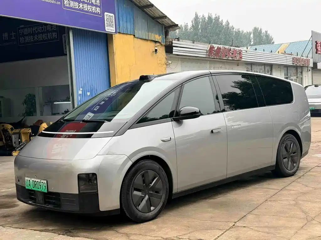 Li Auto Li MEGA — миниатюра 2