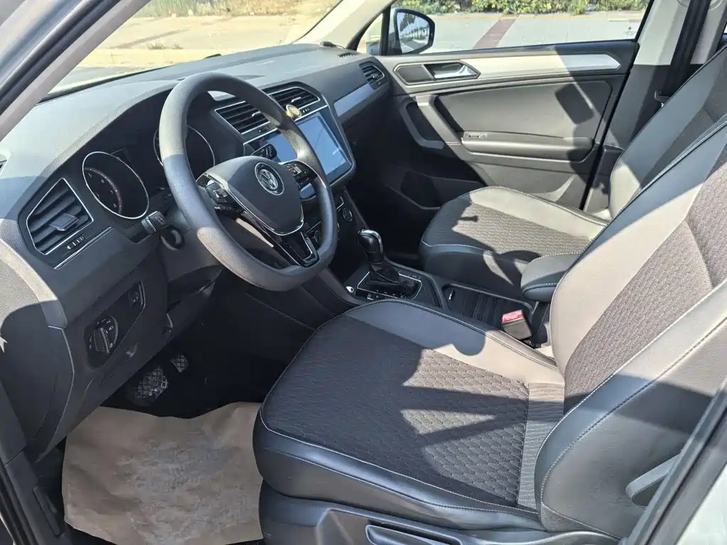 Volkswagen Tiguan L — миниатюра 15