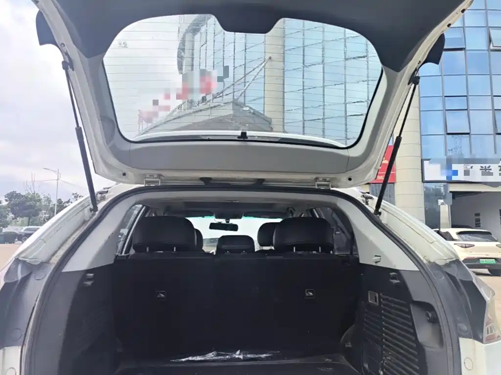 Luxgen U6 — миниатюра 19