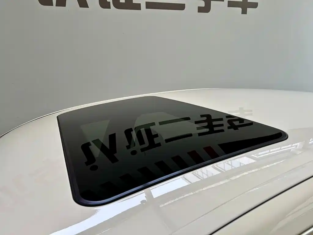 Mercedes-Benz E-Class — миниатюра 16