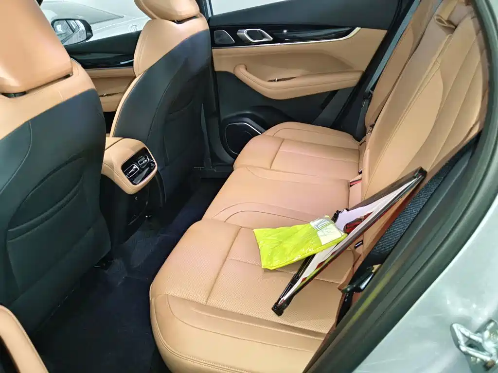 Geely Boyue L — миниатюра 17