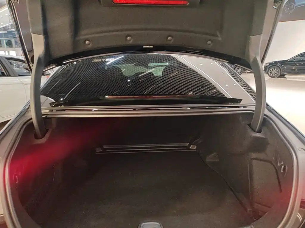 Mercedes-Benz E-Class — миниатюра 19