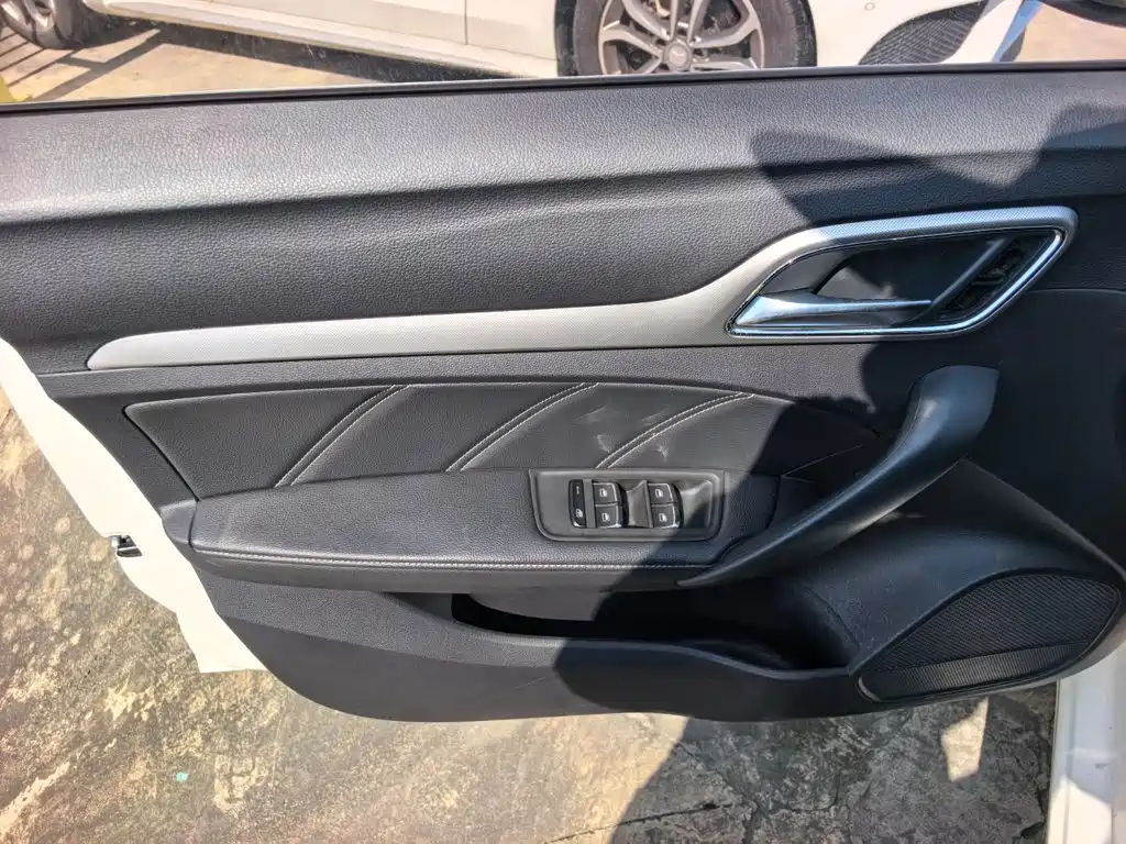 MG MG6 — миниатюра 7