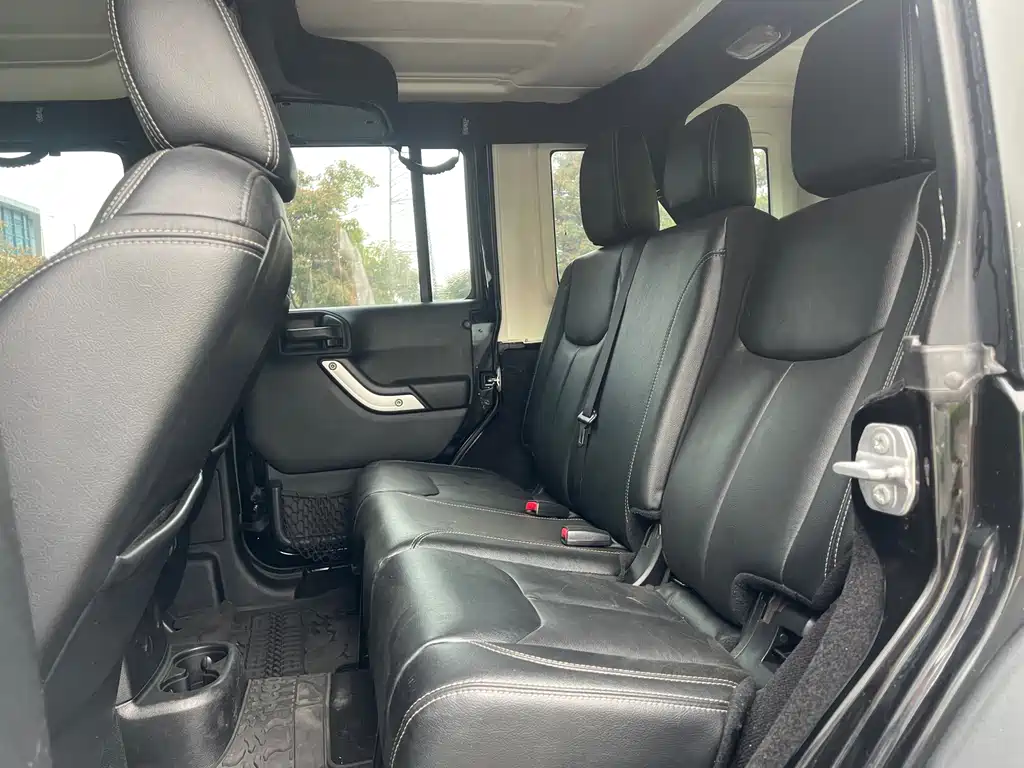 Jeep Wrangler — миниатюра 8