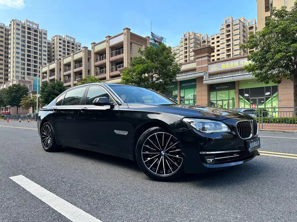 BMW 7 Series — миниатюра 3