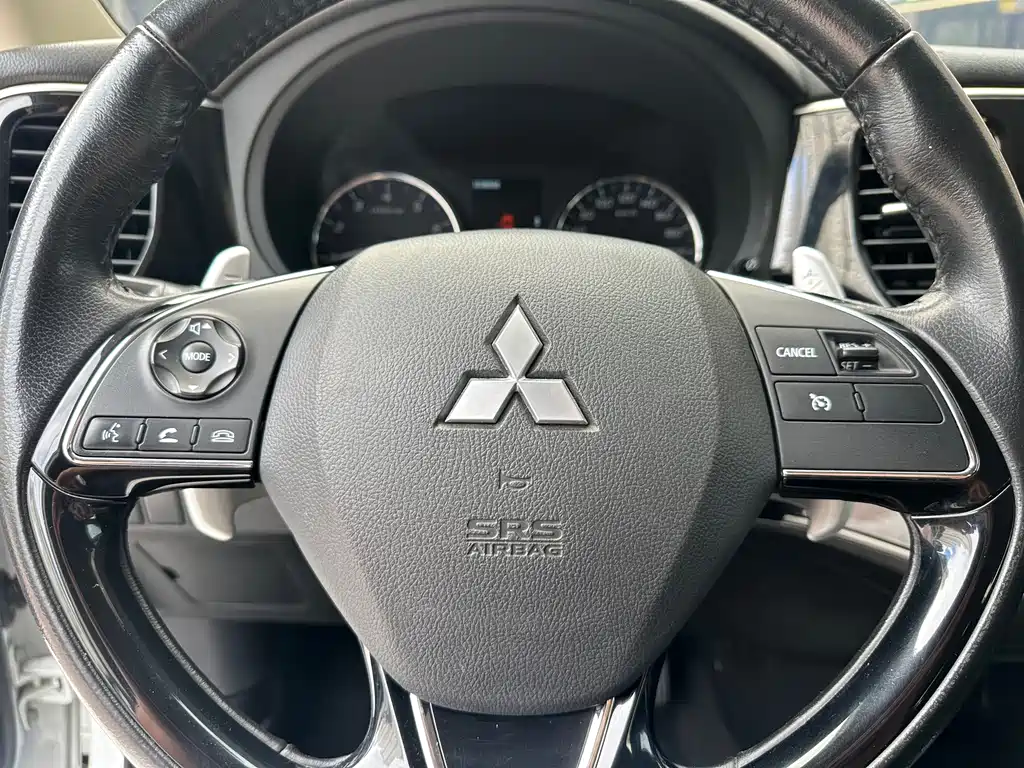 Mitsubishi Outlander — миниатюра 9