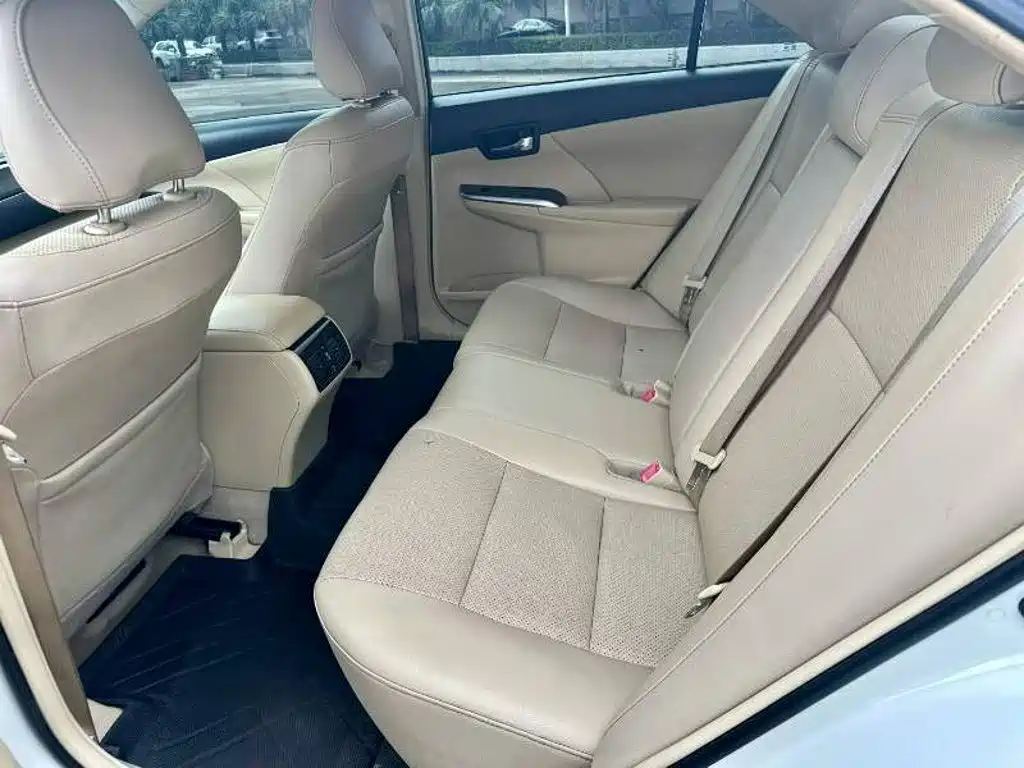 Toyota Camry — миниатюра 6