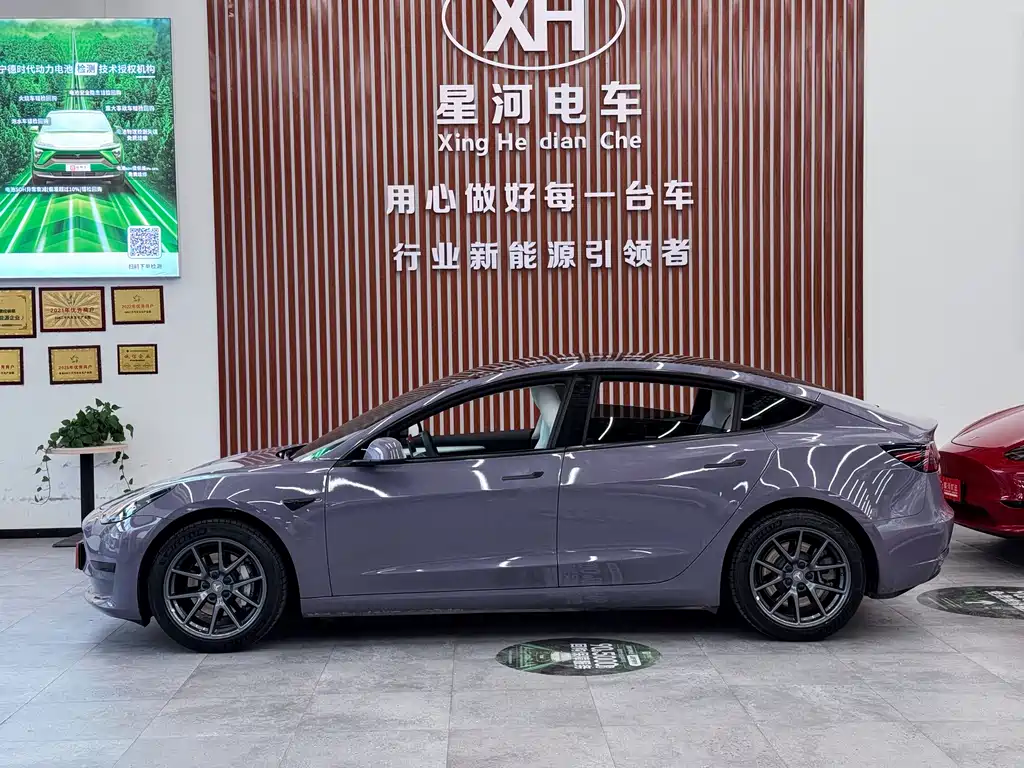 Tesla Model 3 — миниатюра 4