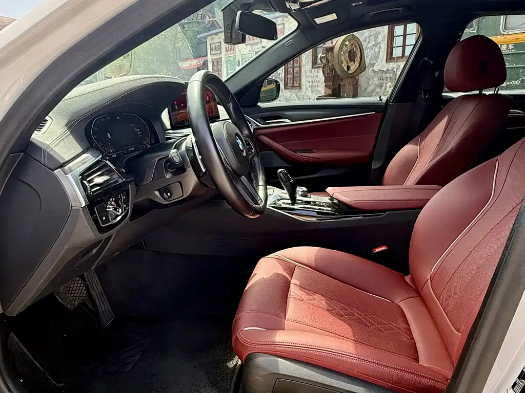 BMW 5 Series — миниатюра 4