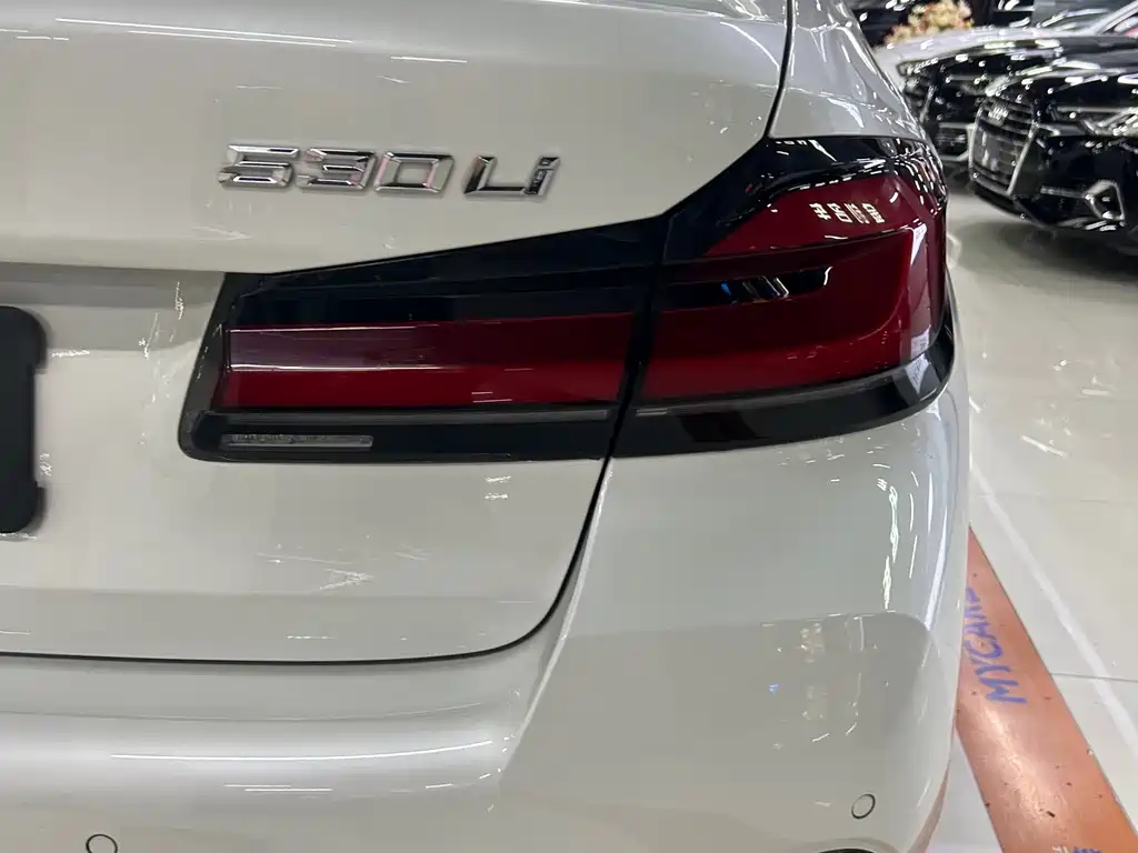 BMW 5 Series — миниатюра 13