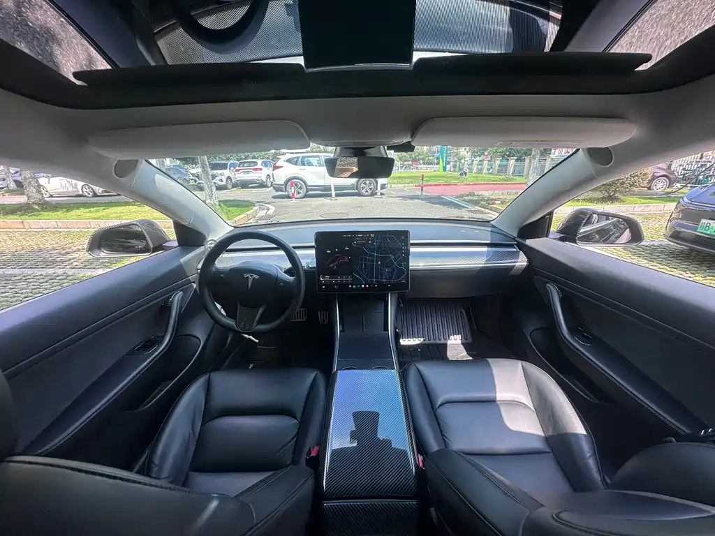 Tesla Model 3 — миниатюра 7