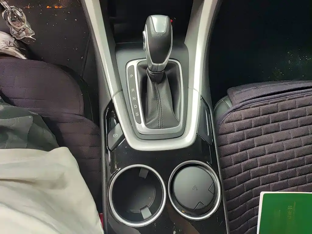 Ford Mondeo — миниатюра 15