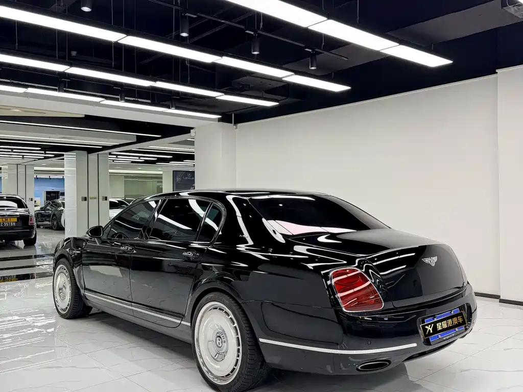 Bentley Flying Spur 2010 6.0T мест