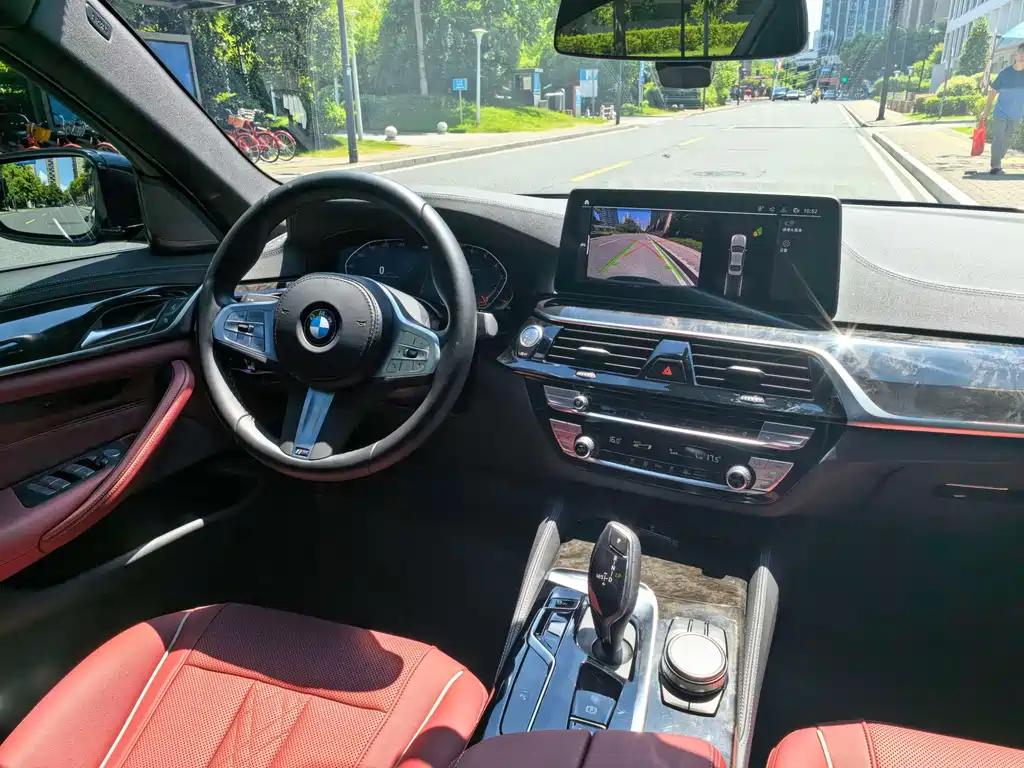 BMW 5 Series — миниатюра 12