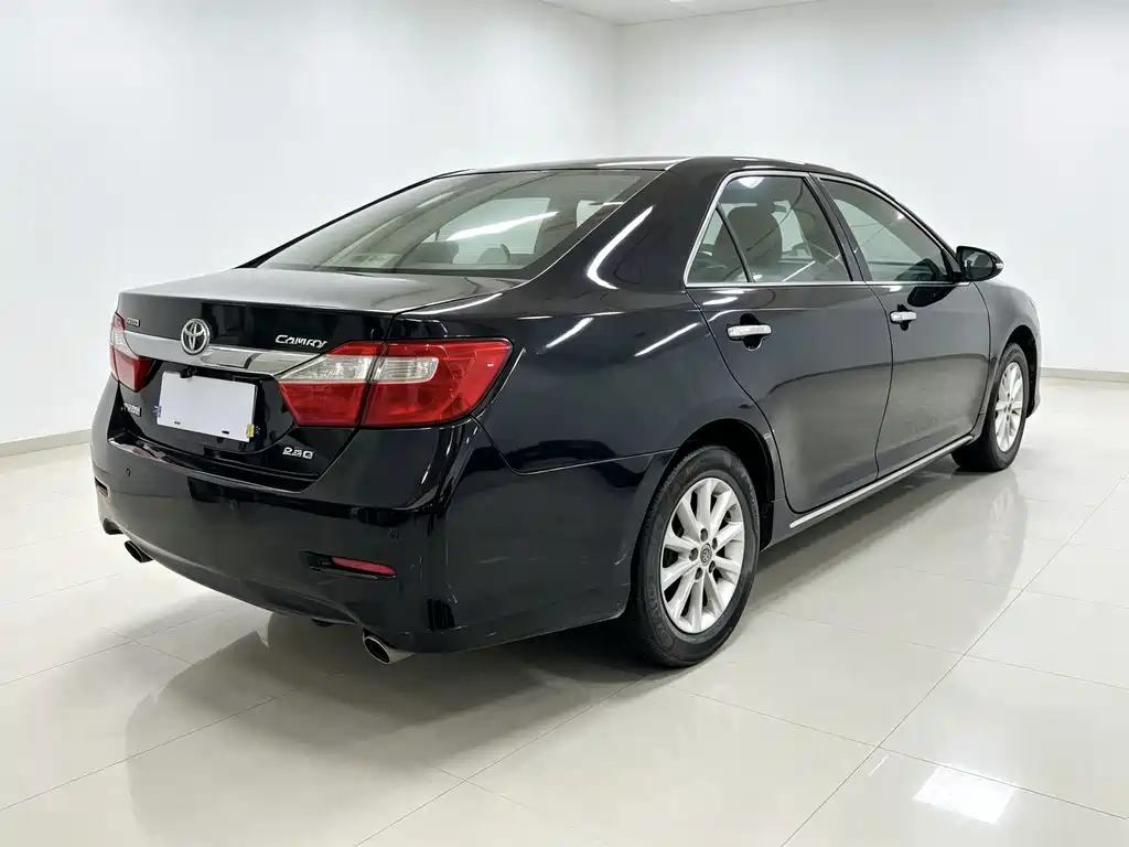 Toyota Camry — миниатюра 12