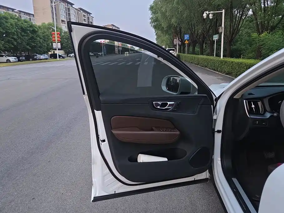 Volvo XC60 — миниатюра 7