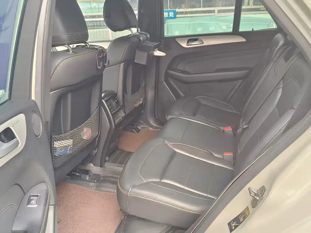 Mercedes-Benz M-Class — миниатюра 10