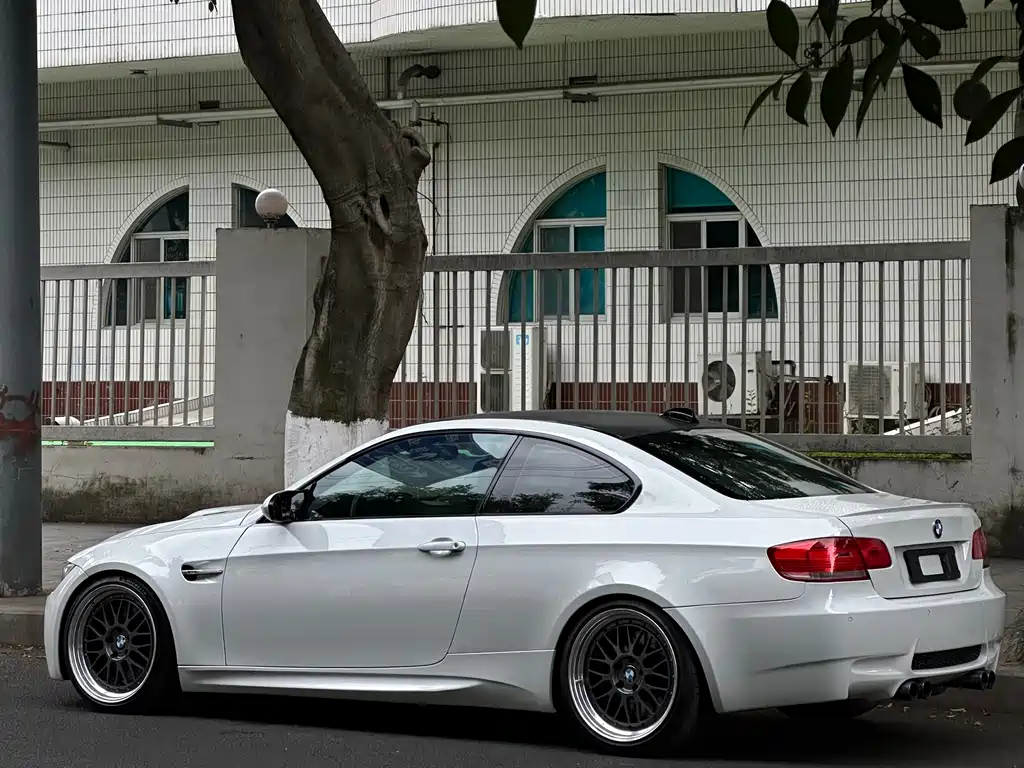 BMW M3 2010 M3 4.0L MT