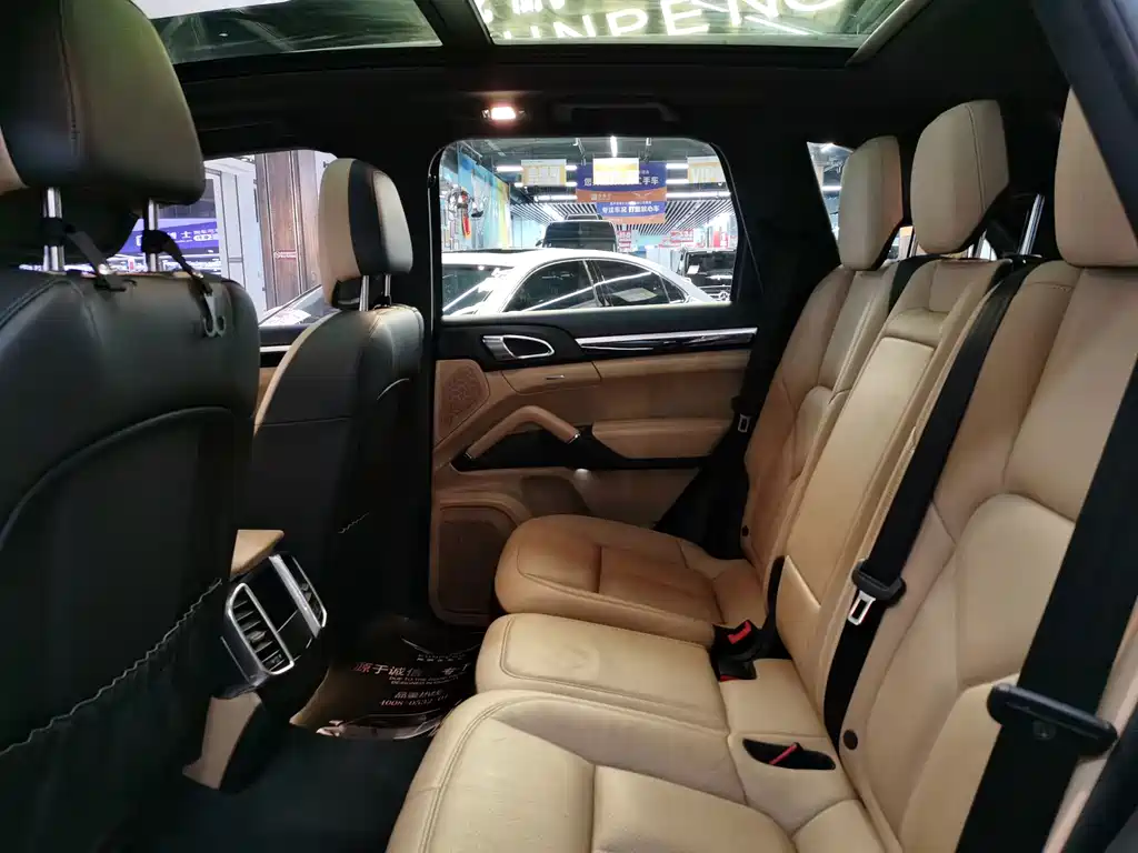 Porsche Cayenne — миниатюра 14
