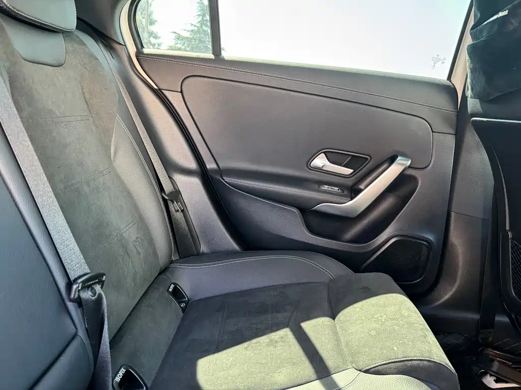 Mercedes-Benz A-Class — миниатюра 9