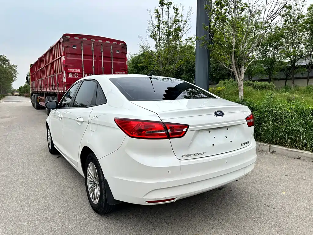 Ford Escort 2015 1.5L AT Comfort