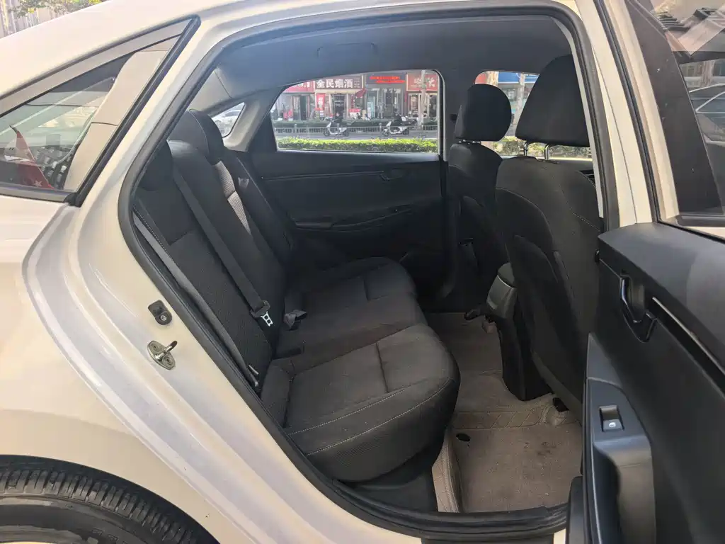 Hyundai Elantra — миниатюра 27