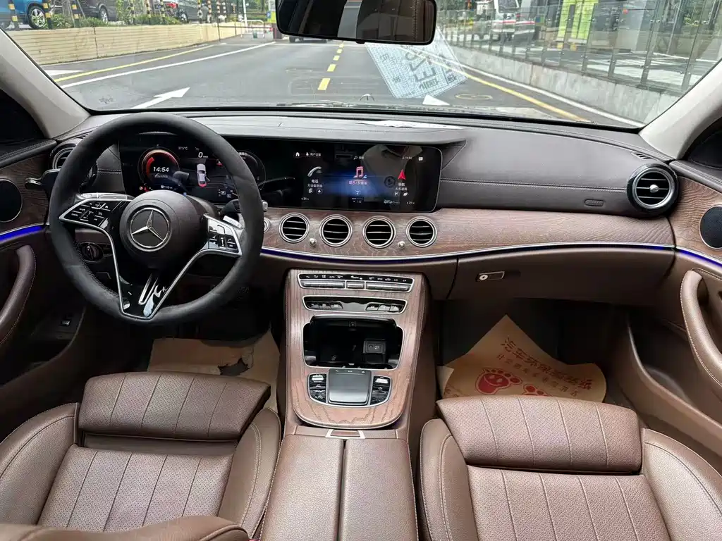 Mercedes-Benz E-Class — миниатюра 8