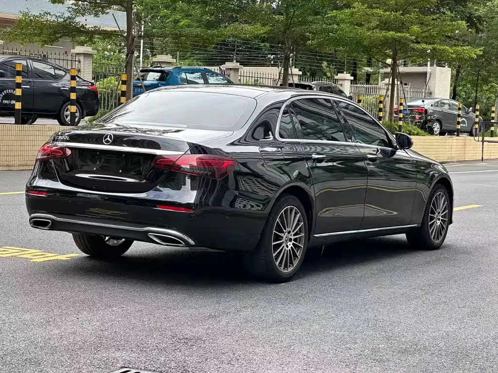Mercedes-Benz E-Class — миниатюра 4