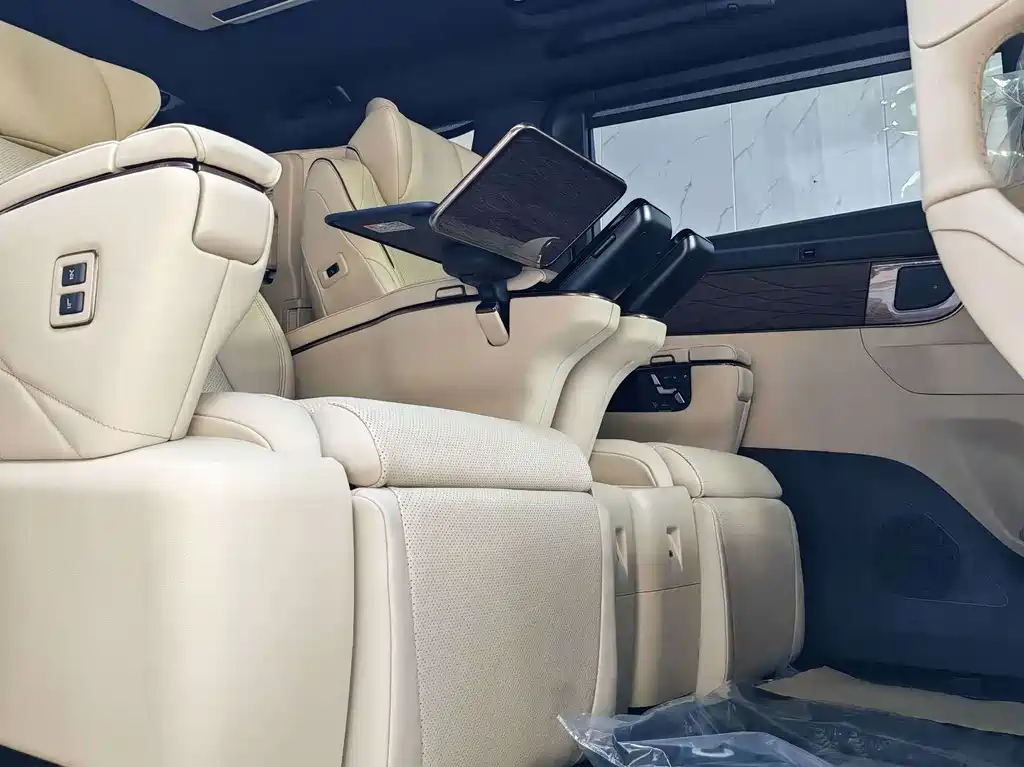 Toyota Alphard — миниатюра 13