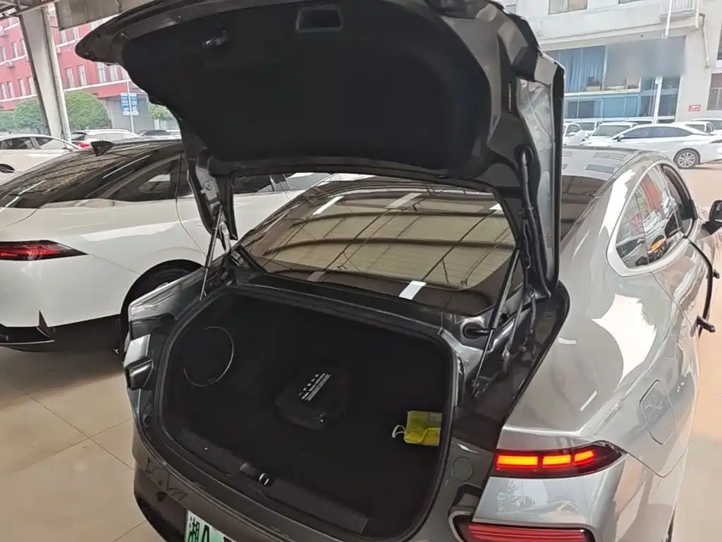 XPeng P7 — миниатюра 19
