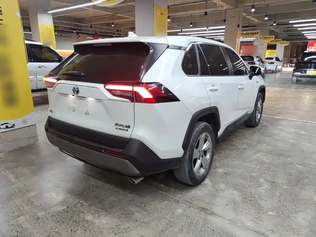 Toyota RAV4 — миниатюра 7
