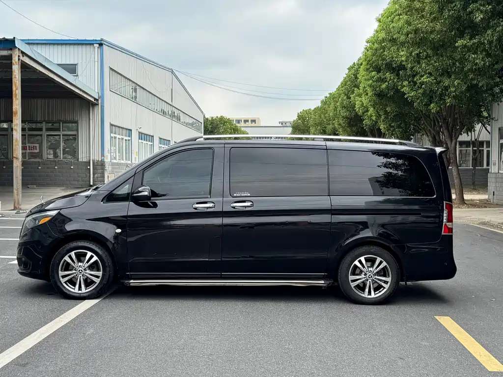 Mercedes-Benz V-Class (Import) — миниатюра 14