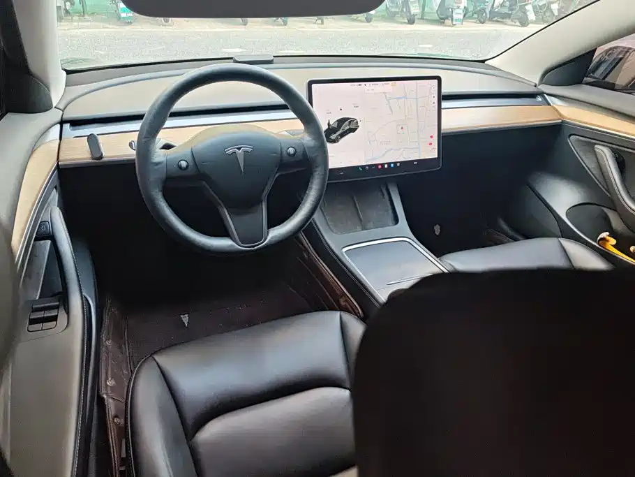 Tesla Model 3 — миниатюра 12