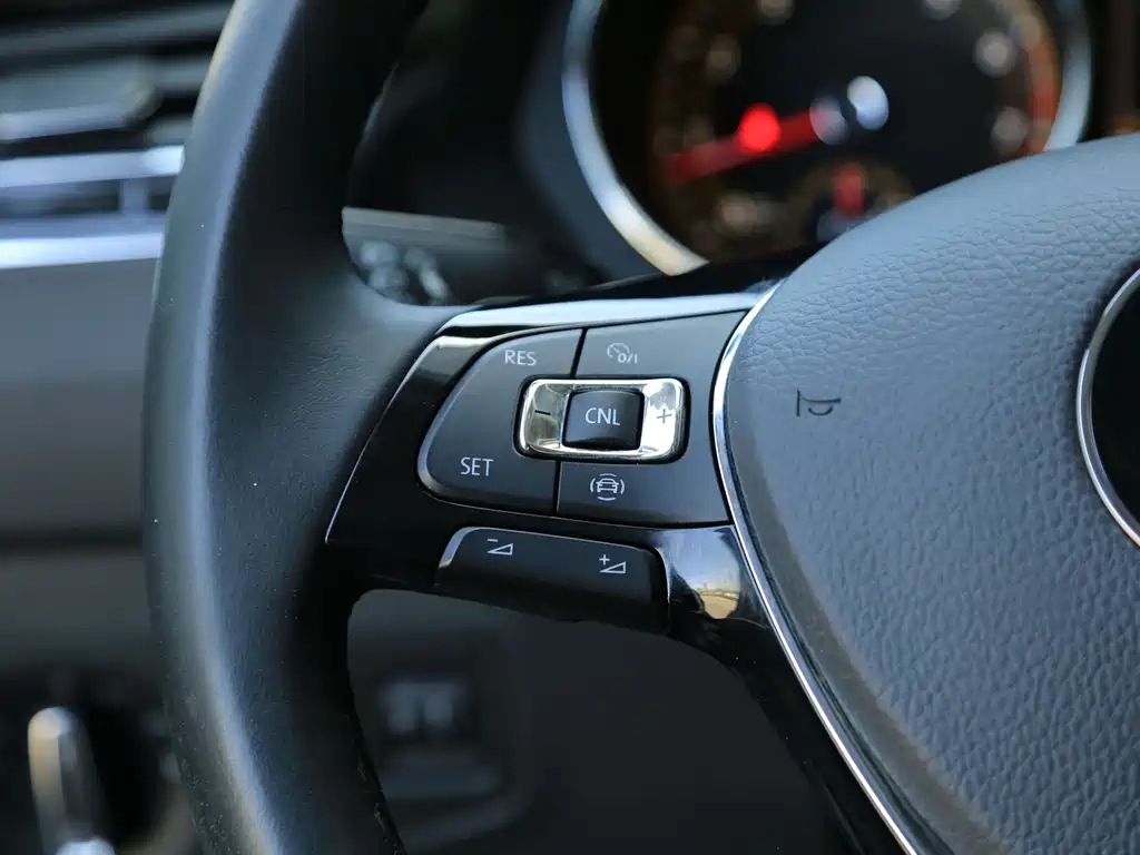 Volkswagen Tiguan L — миниатюра 10