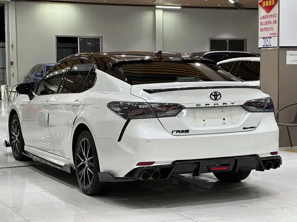 Toyota Camry — миниатюра 11