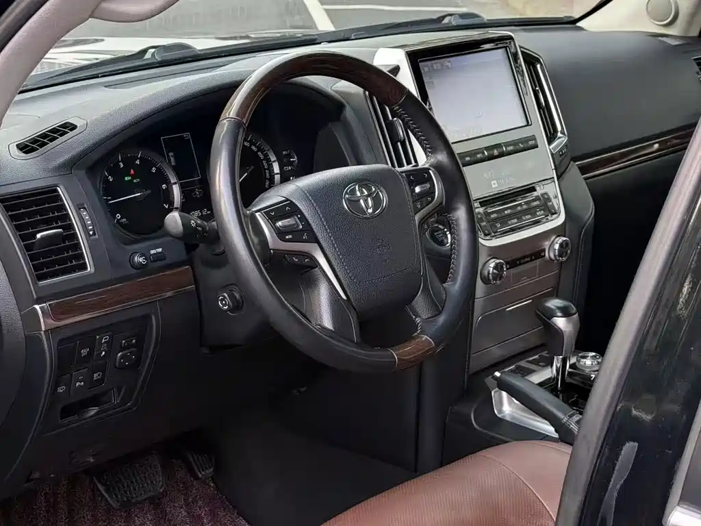 Toyota Land Cruiser — миниатюра 5