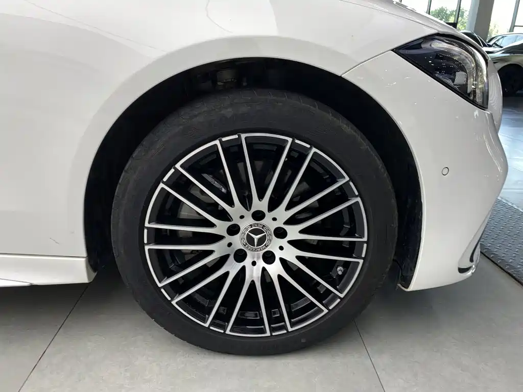 Mercedes-Benz C-Class — миниатюра 13