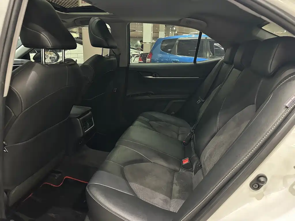 Toyota Camry — миниатюра 7