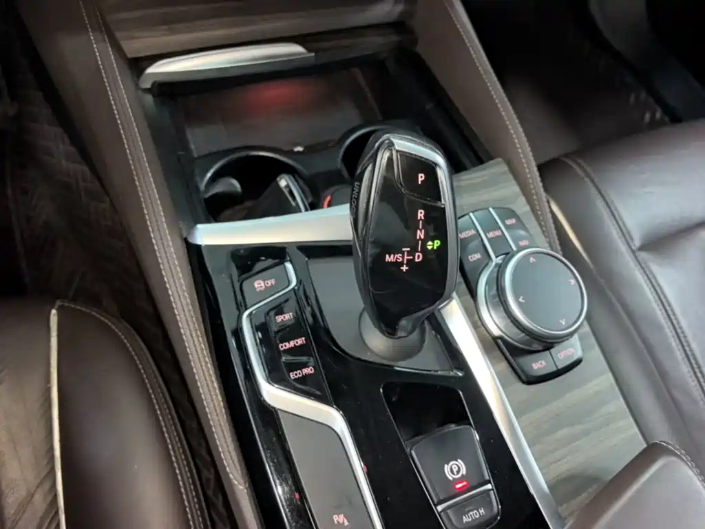BMW 5 Series — миниатюра 14
