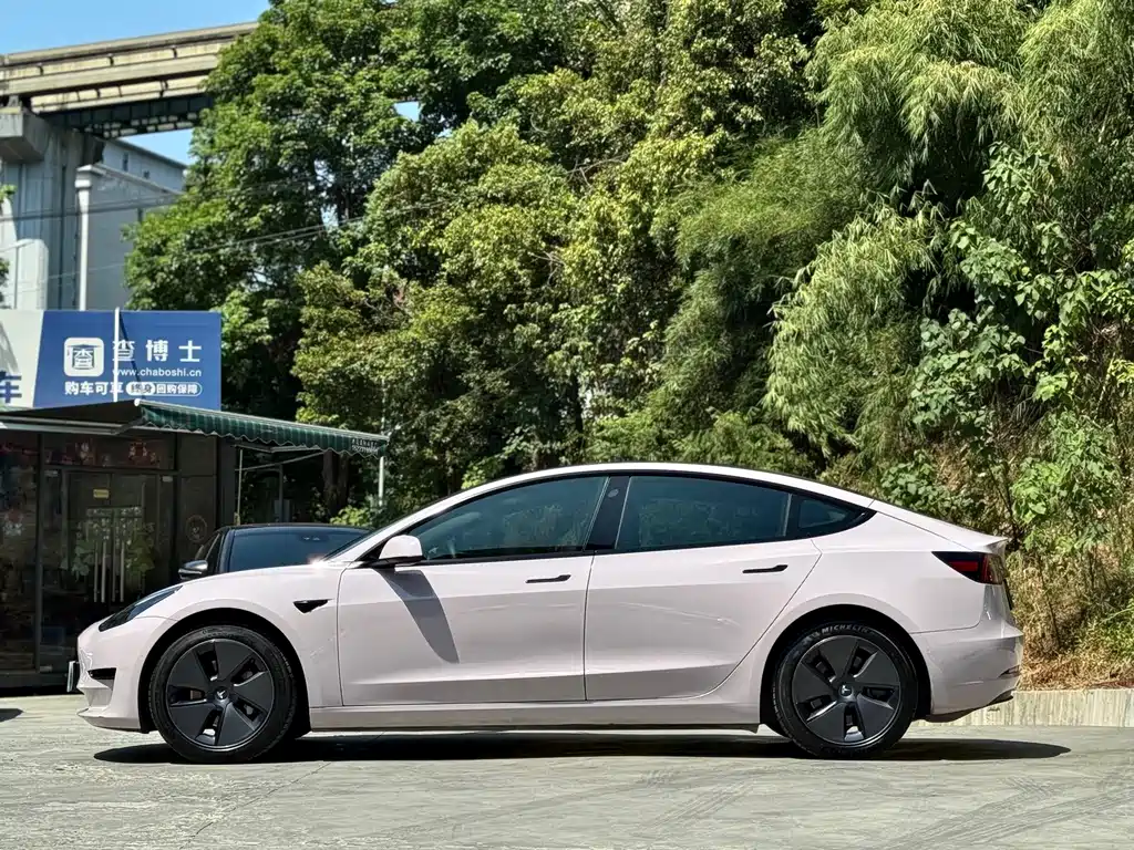 Tesla Model 3 — миниатюра 32