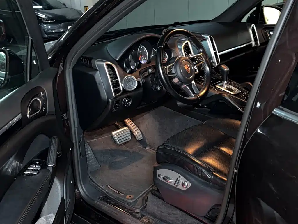 Porsche Cayenne — миниатюра 7
