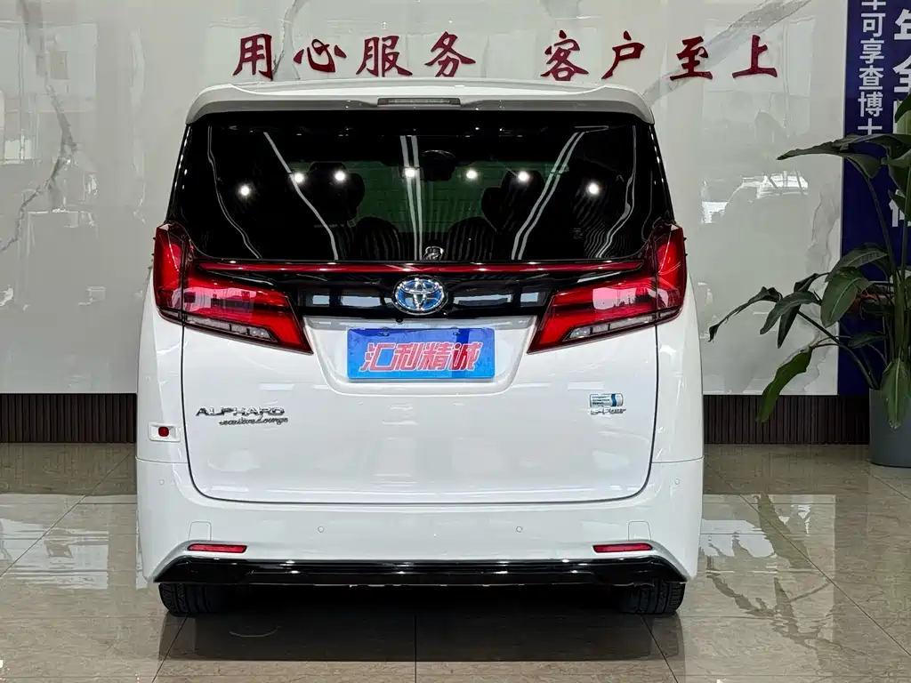Toyota Alphard — миниатюра 5