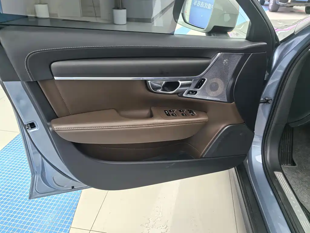 Volvo V90 — миниатюра 10