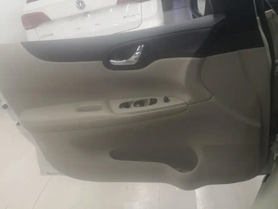 Nissan Tiida 2011 1.6L CVT Comfort