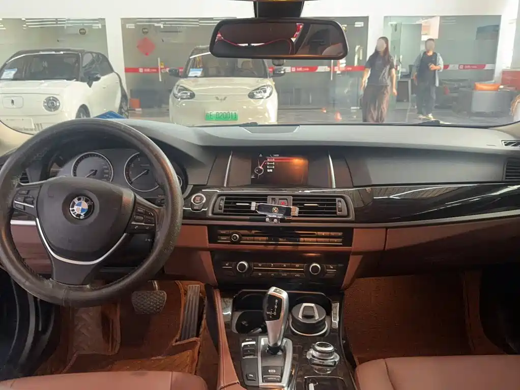 BMW 5 Series — миниатюра 14