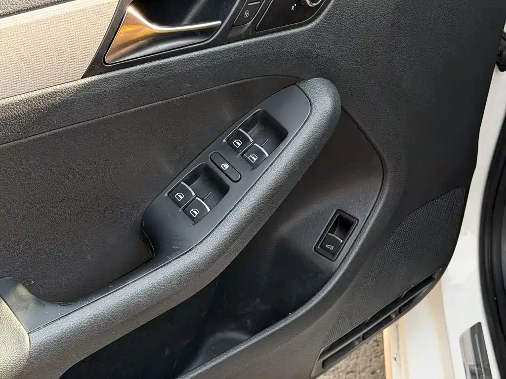 Volkswagen Sagitar — миниатюра 18
