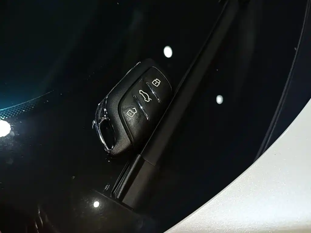 Roewe RX5 — миниатюра 9