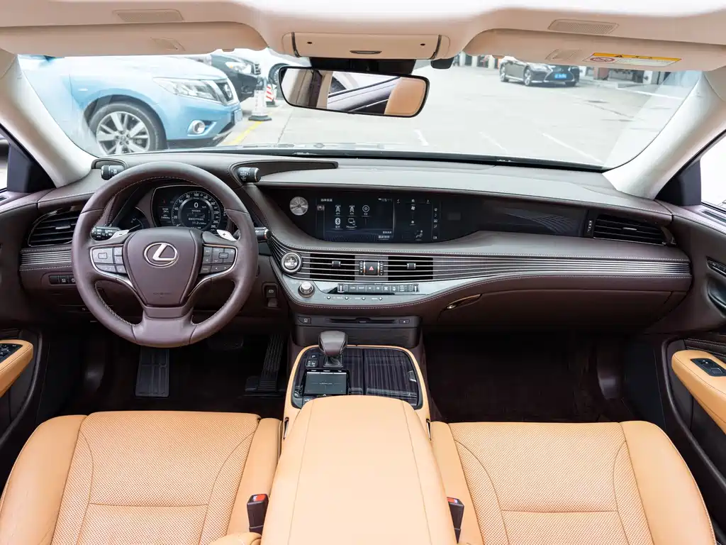 Lexus LS — миниатюра 13