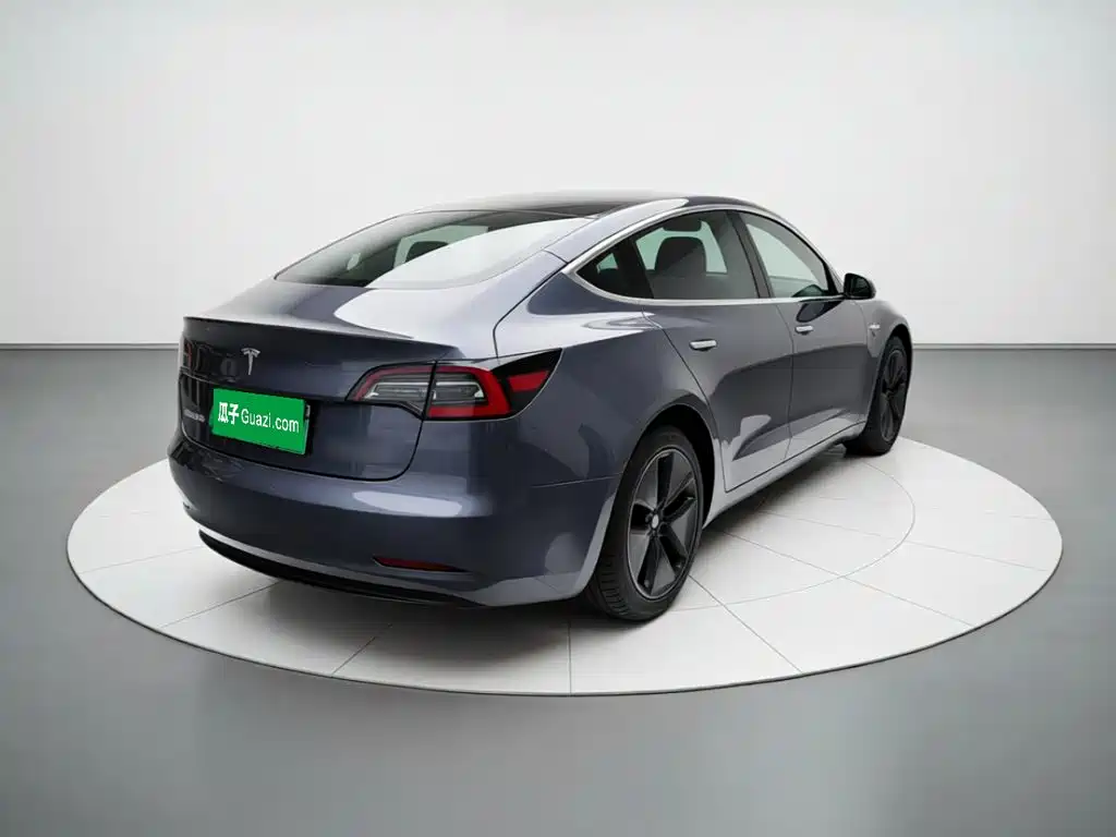 Tesla Model 3 — миниатюра 6